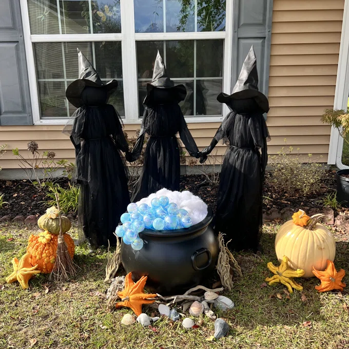 🎃 Spooky Trio: 3 Glowing Pumpkin Witches for Halloween Magic ✨