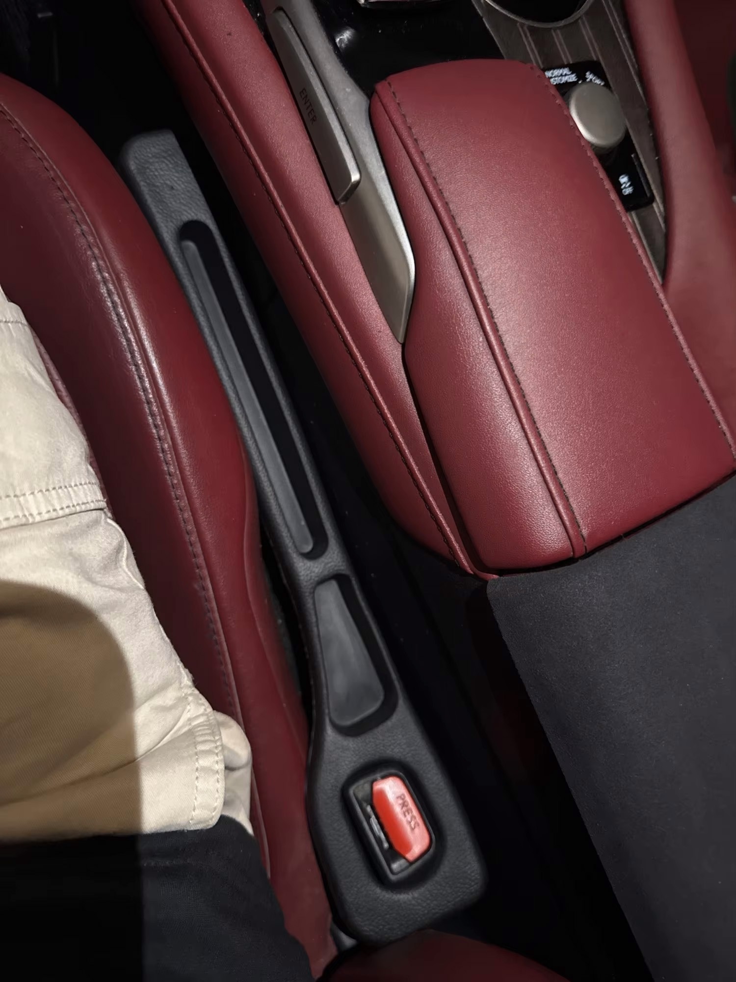 🔥Last Day 50% OFF🔥Universal Car Seat Gap Filler Strip – Anti-Drop Pad with Seatbelt Slot